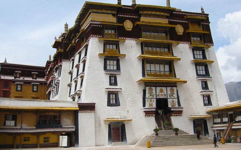 White_Palace_of_the_Potala-800x500