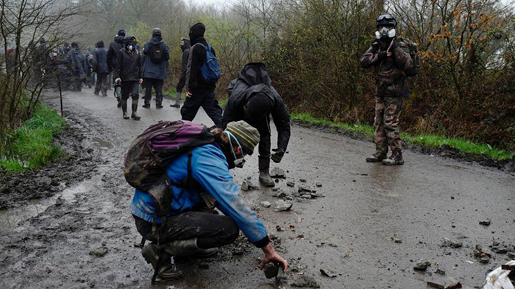 درگیری پلیس فرانسه با فعالان محیط زیست‎