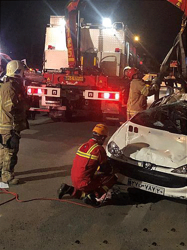 واژگونی خودرو سواری در بزرگراه عباس دوران 