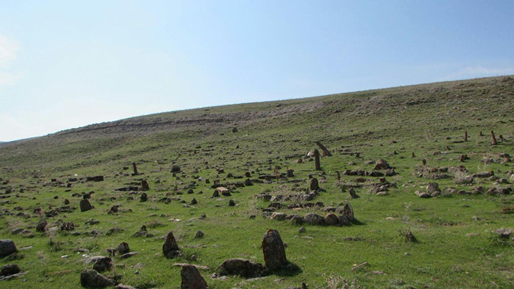 قبرستان در نزدیکی ائل گولی