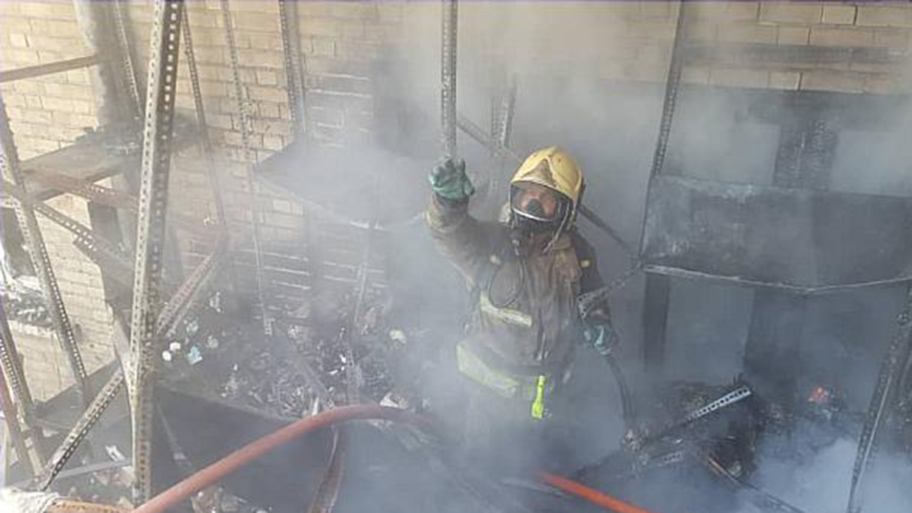 آتش سوزی انبار دو طبقه ای  لوازم برقی در خیابان فردوسی