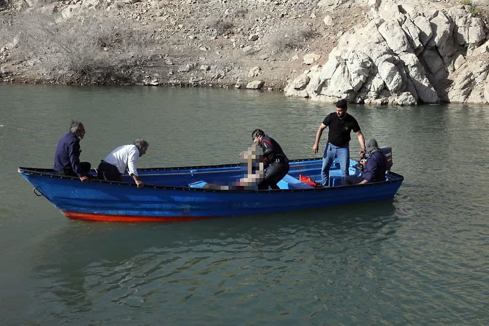 کشف پیکر جوان غرق شده در سد طرق توسط غواصان سازمان آتش‌نشانی مشهد