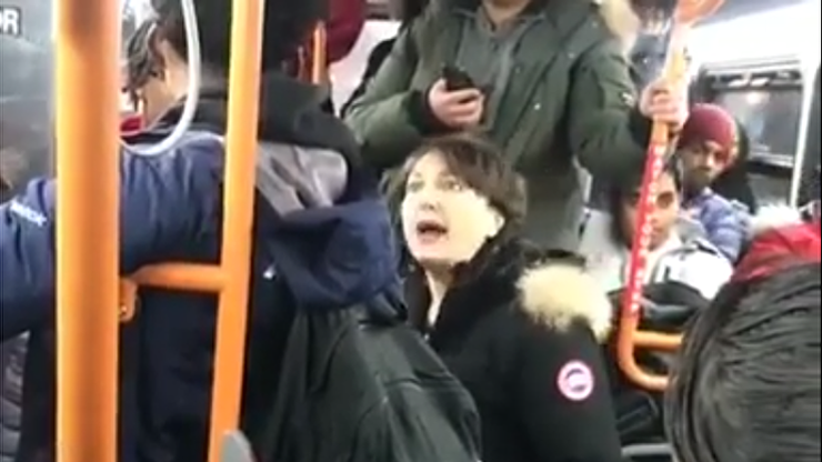 واکنش جالب زن جوان به چند مرد هوسباز در اتوبوس