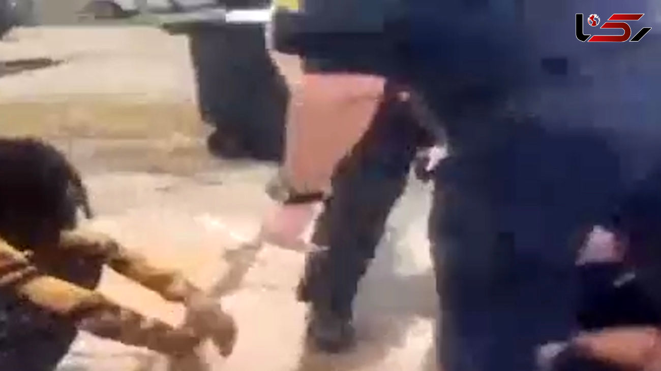 حمله وحشیانه پلیس آمریکا برای دستگیری یک پسر ۱۳ ساله + فیلم