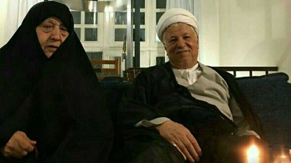عکس همسر هاشمی رفسنجانی مقابل زندان اوین /  عفت وقتی فائزه را دید مبهوت ماند !