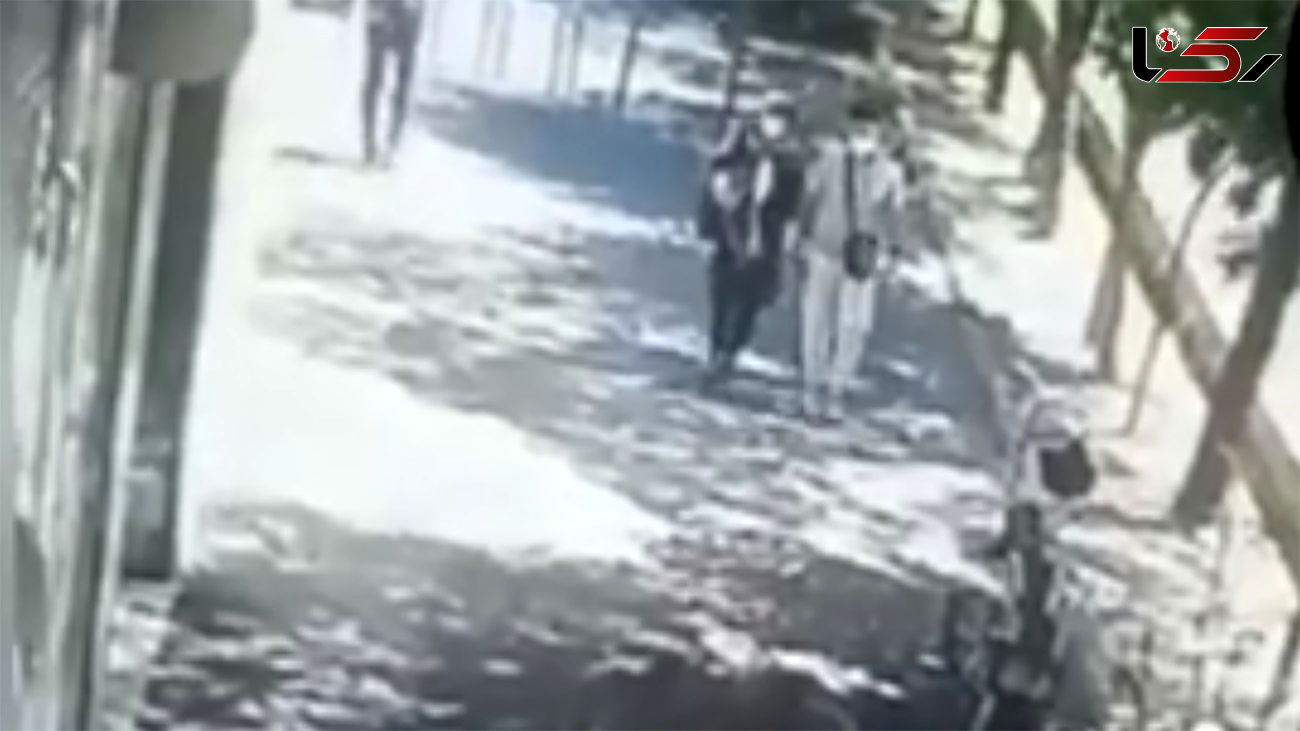 فیلم لحظه سرقت توسط زن و مرد جوان در شرق تهران / چقدر راحت؟!