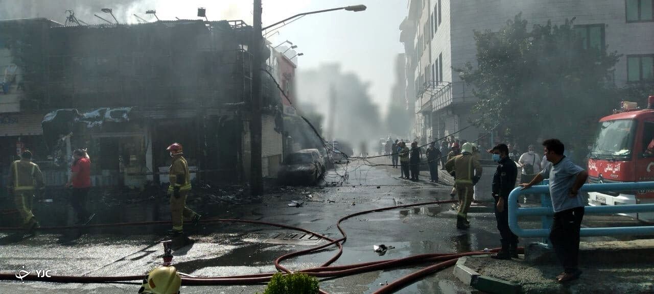 آتش سوزی دو باب مغازه در خیابان بنی هاشم مهار شد/ اتصال برق علت حادثه