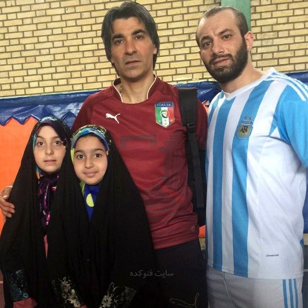 عکس امیر تتلو در کنار وحید شمسایی و دخترانش