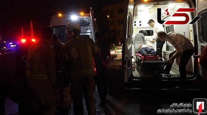 گیرافتادن سرنشینان پژو پس از برخورد با وانت در بزرگراه حکیم + عکس