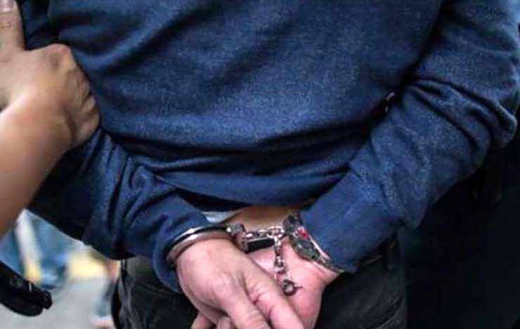 این مرد با لباس قرمز زنان تحریک می شد / بلایی که او با شال قرمز بر سر 10 دختر آورد