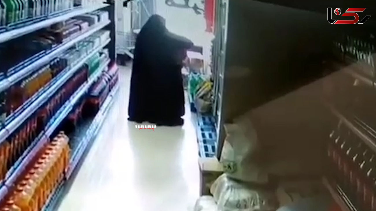 فیلم / زنی 3 گونی برنج را زیر چادرش به سرقت برد 