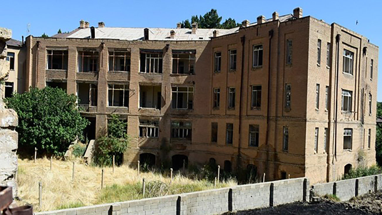 بیمارستان تاریخی مسیح کرمانشاه در آتش سوخت + عکس