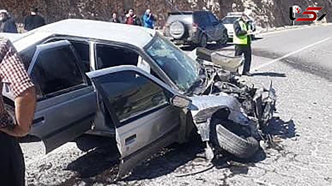 عکس / تصادف شدید  پژو 405 با کامیون در چرداول